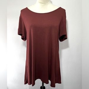 Maurice’s rust/maroon color soft tee, L